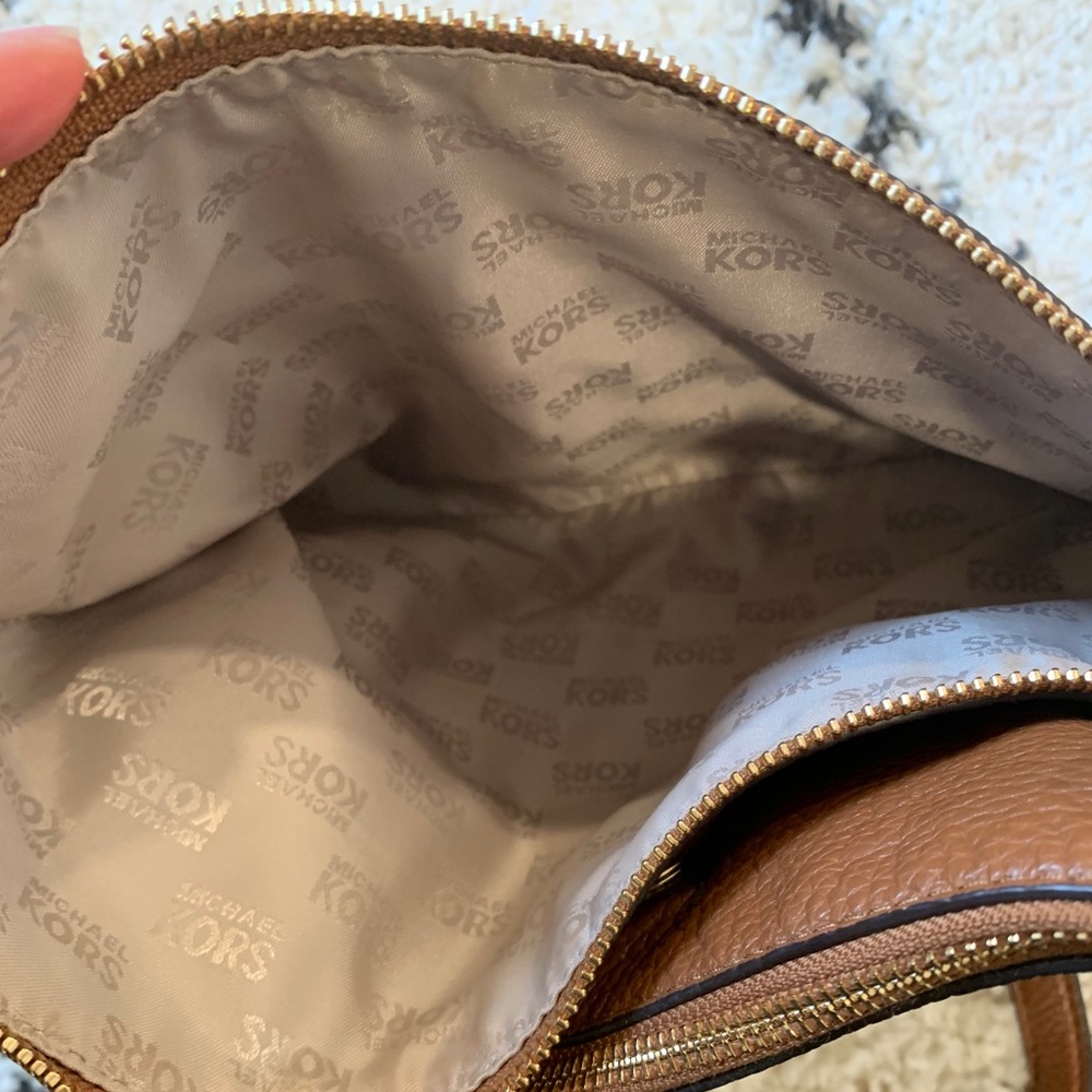 Michael Kors tan saddle bag - Picture 2 of 4